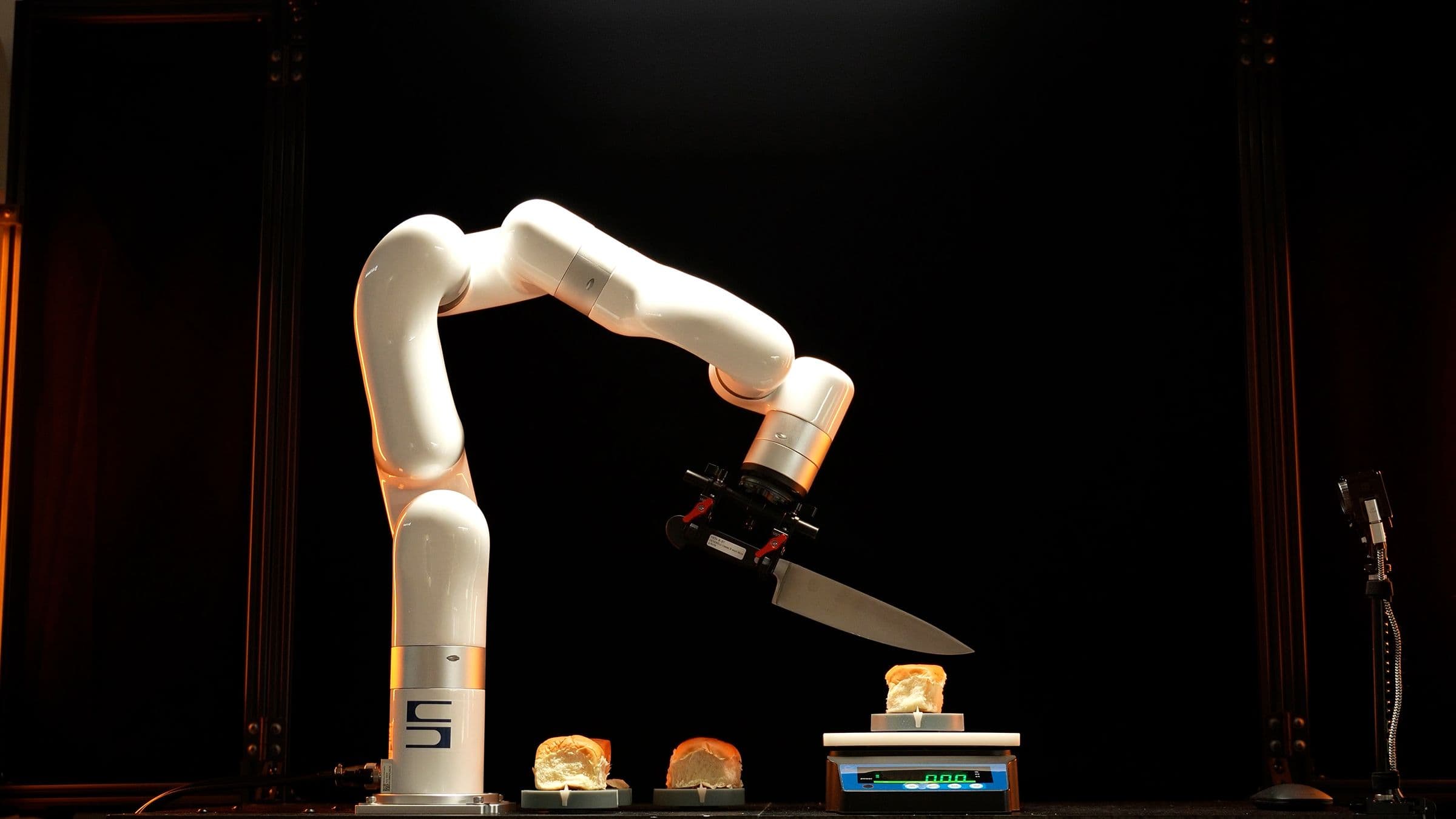 "When your knife skills are 💯 but you still can’t decide which one to flex 💀🤖🔪 #ChefVsRobot"