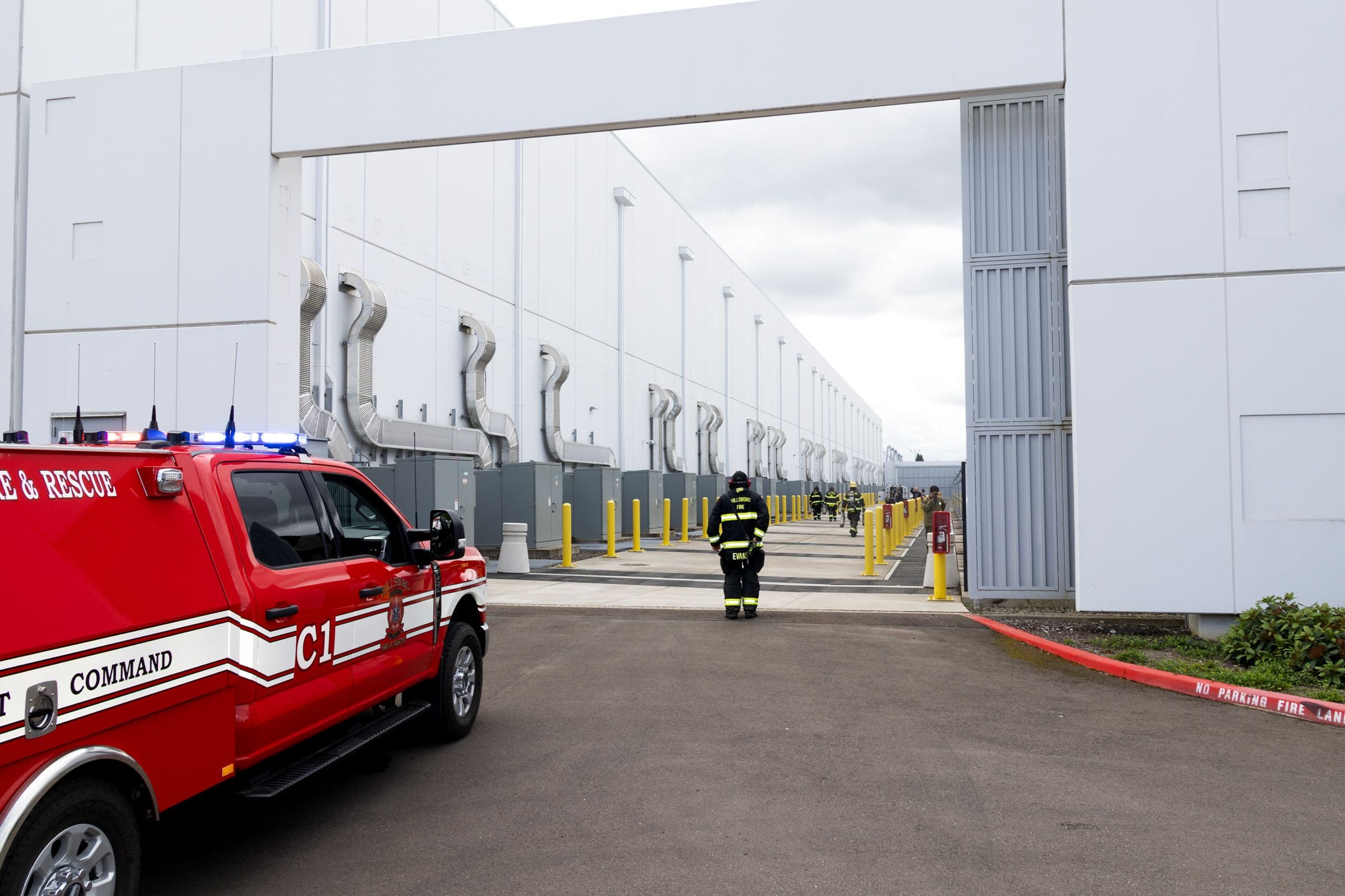 🔥 Oregon Data Center goes *POOF*! Fire started in power cabinet—guess it couldn't cope! 💀💨 #EpicFail