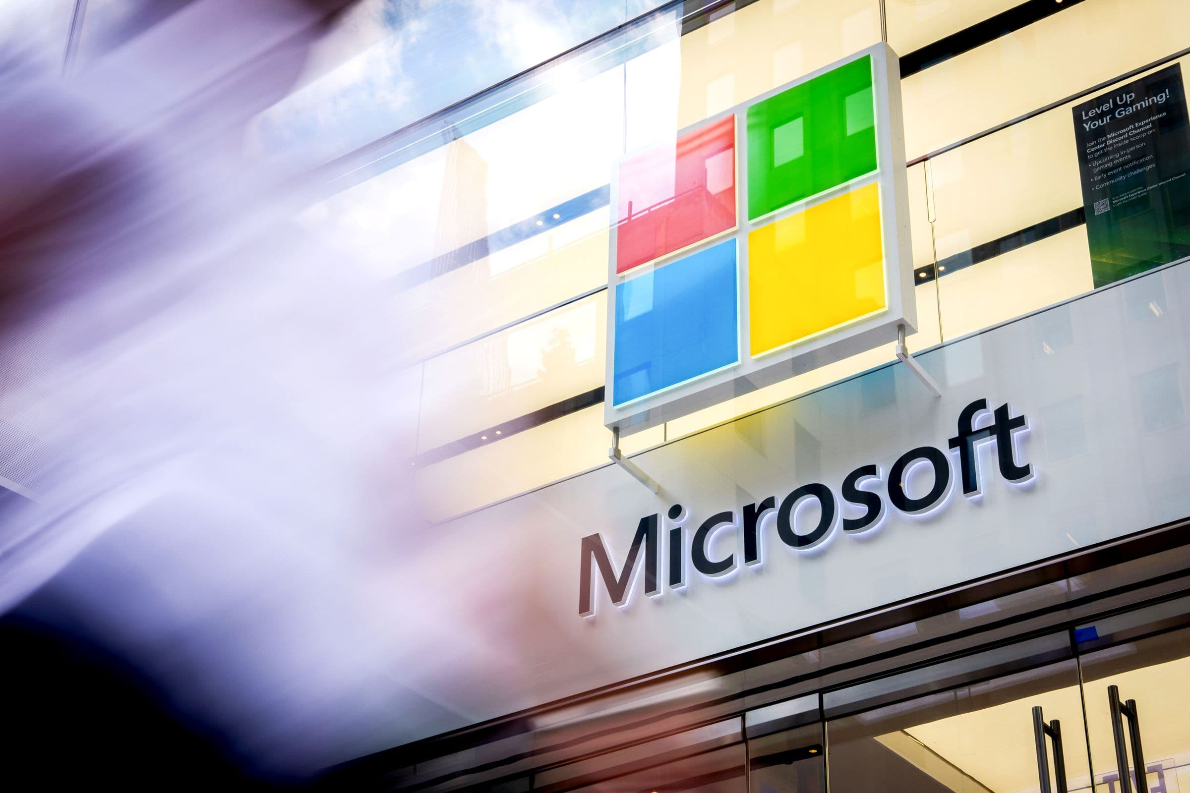 😂 Microsoft giving SharePoint the ultimate geriatric care, while hackers throw a wild party! 🔥💀 #LifeSupport 🥴