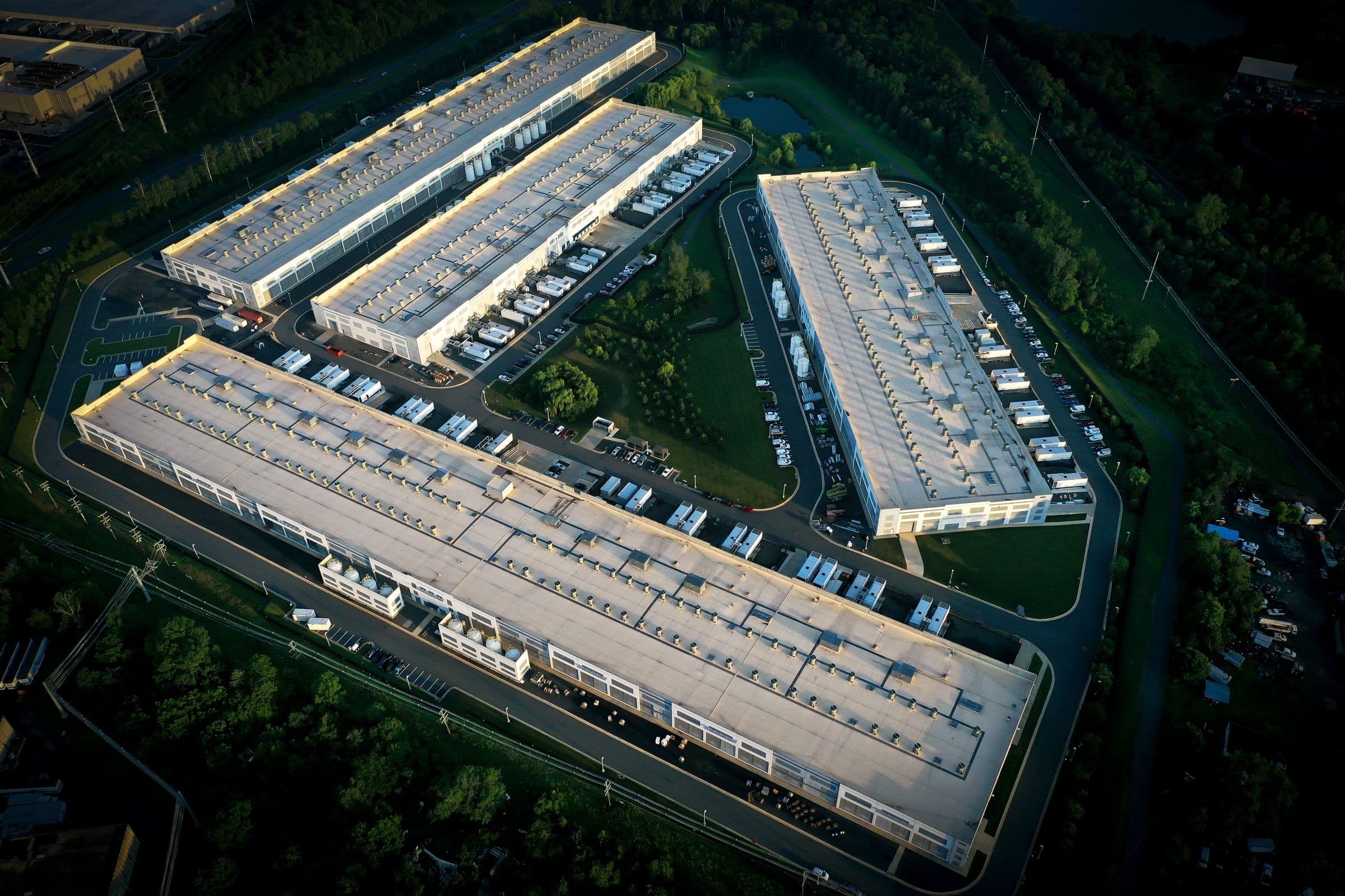 "Big Tech: 'Can we get those H2O permits a bit ๐ค looser?' Trump: 'Say less โ๏ธ๐ฆ' #BigSad #CopeAndSeethe"