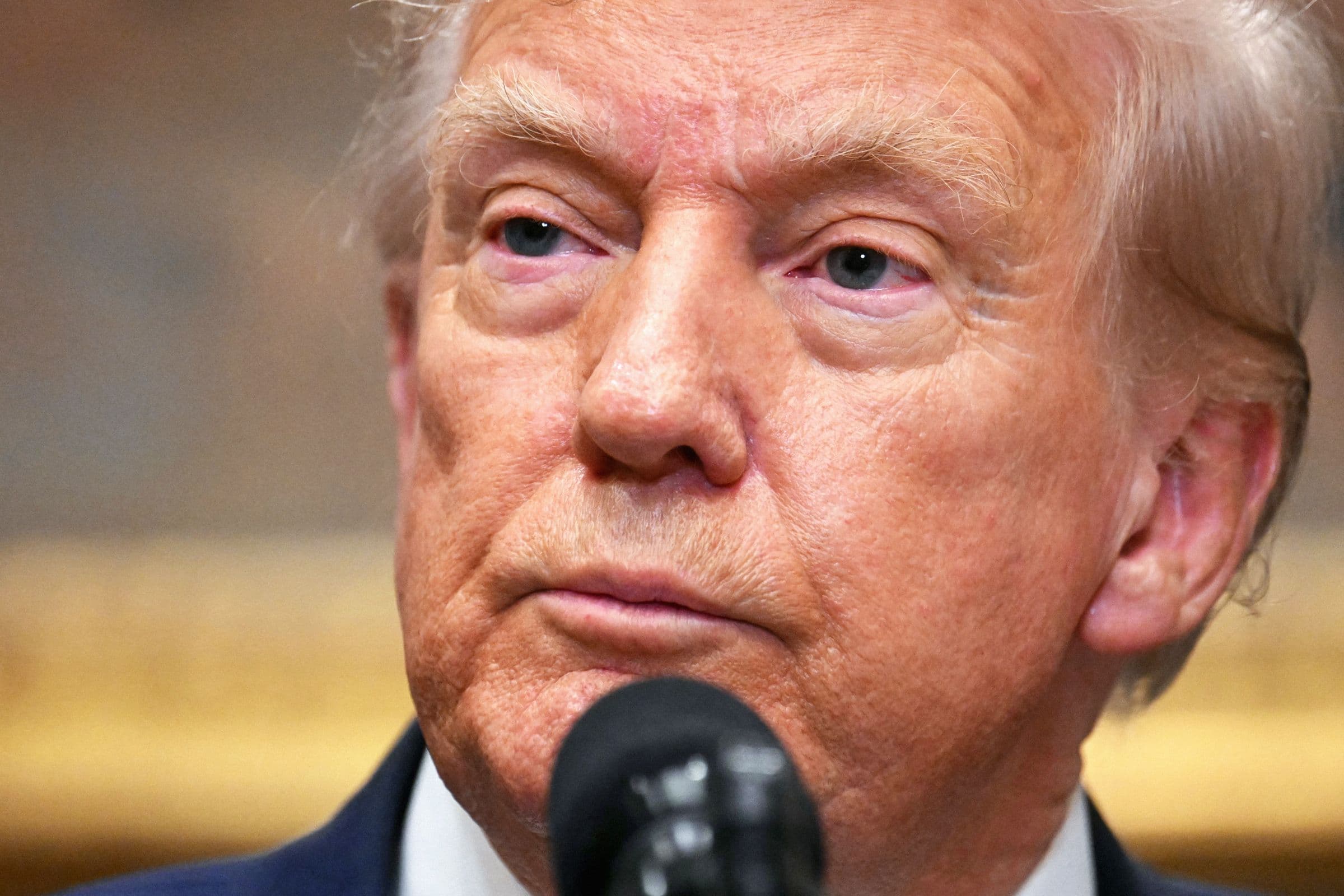 "Trump just cancelled the small package giveaway ๐ธ๐๏ธ. Enjoy those fees, eBay addicts! ๐ญ๐ #RIPwallet"