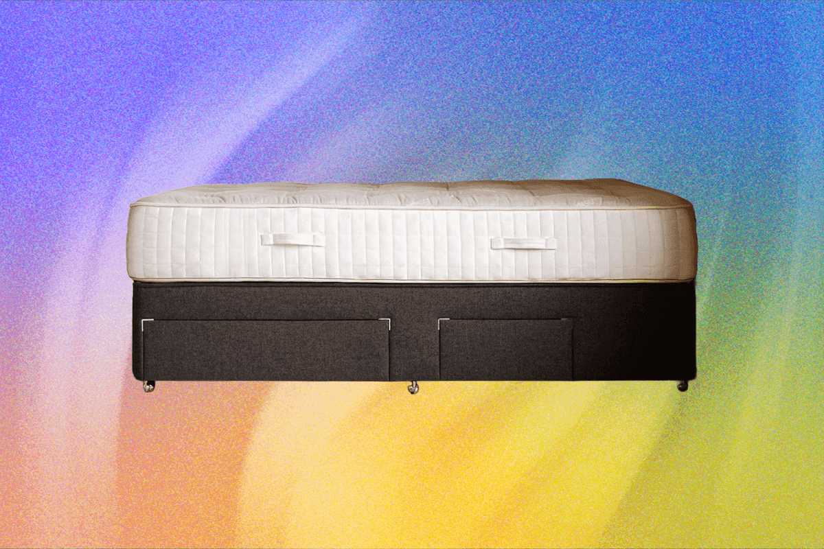 "Wooldroom's Luxury Mattress: Super Soft, But Smells Like Your Uncle's Old Socks 😷💤 #WoolyWoes"