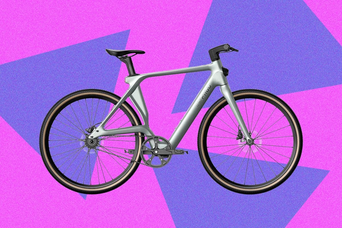 "Fiido Air: The eBike so light, it might just lift your crush’s mood! 😂🚴♂️💨 #CarbonFiberGoals"